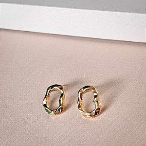 Brinco Oval Orgânico Vazado Banhado Ouro