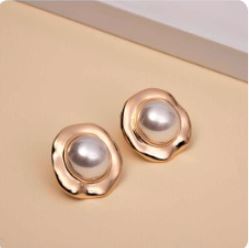 Brinco Redondo Chapa Lisa Pérola Central