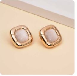 Brinco Madrepérola Moldura Quadrada Banho Ouro