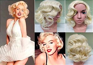 Peruca Curta C/ Repartição Fixa de lado cor Loira modelo ondulado