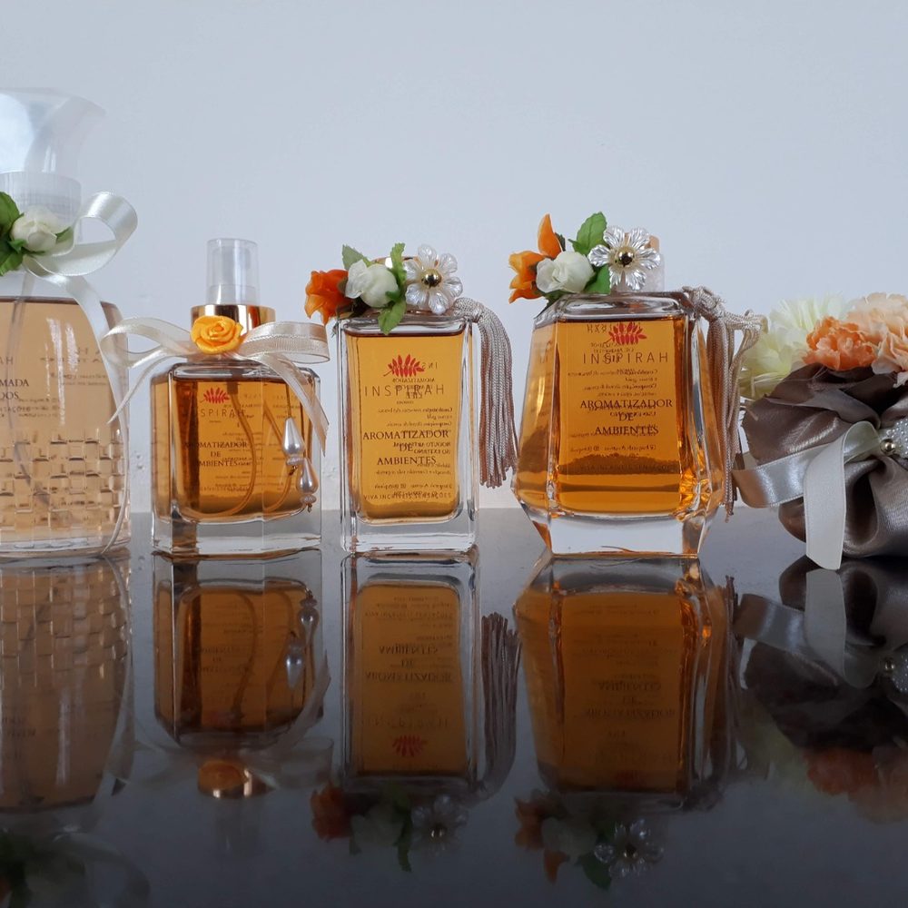 Produtos da primeira fase da Inspirah, com flores, laços e fitas