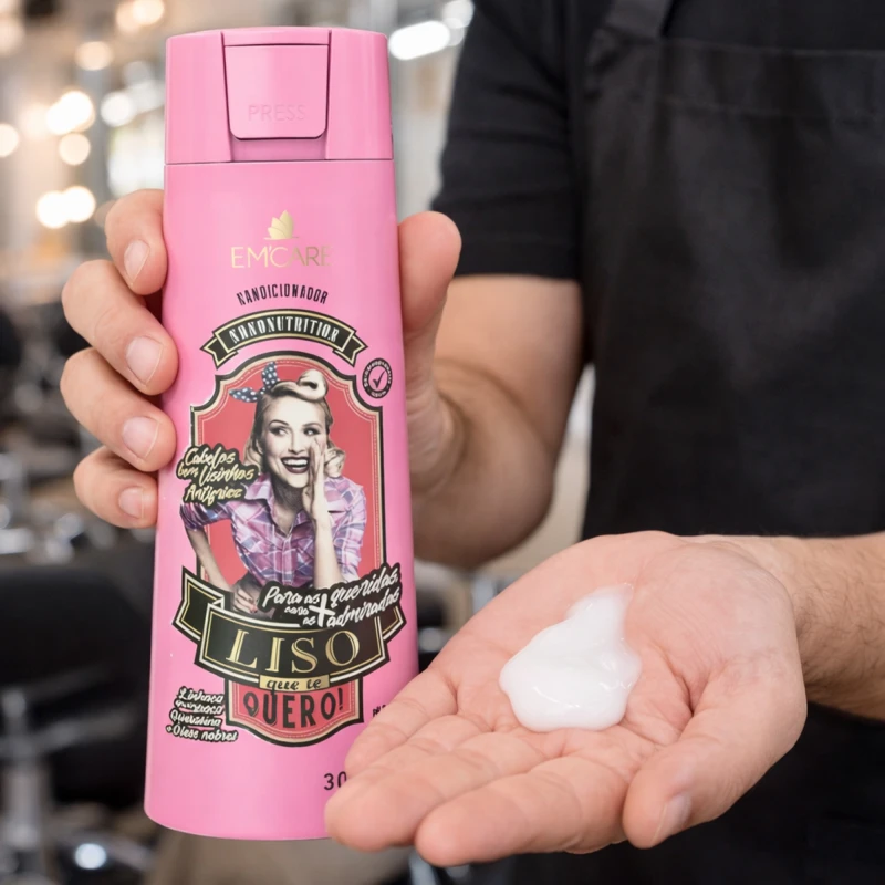 Textura cremosa do Condicionador BARROMINAS Liso Que Te Quero com Linhaça, Queratina, Argan e Monoi