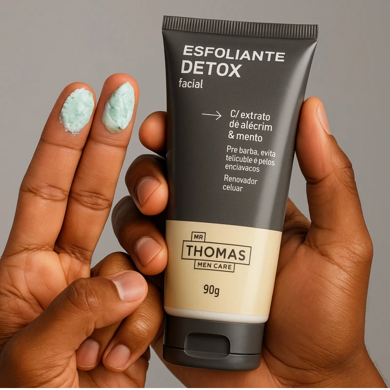 Textura cremosa com microesferas esfoliantes do Esfoliante Facial Detox Mr Thomas Men Care com extratos de alecrim e menta