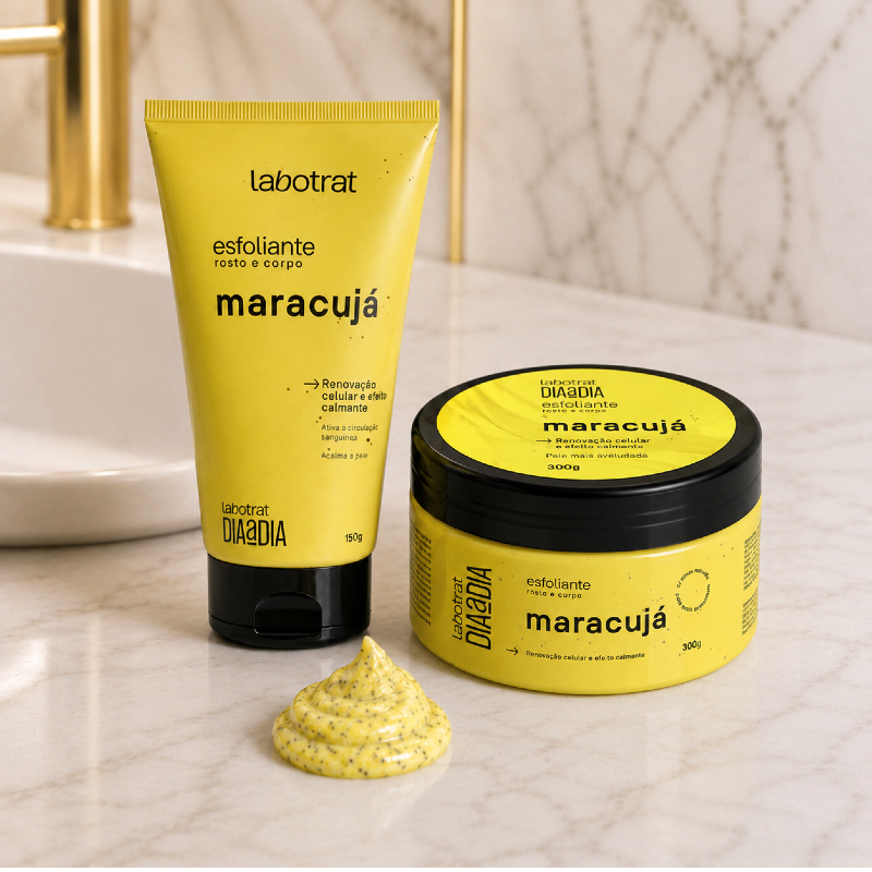 Textura cremosa do Esfoliante Rosto e Corpo LABOTRAT Maracujá com partículas esfoliantes