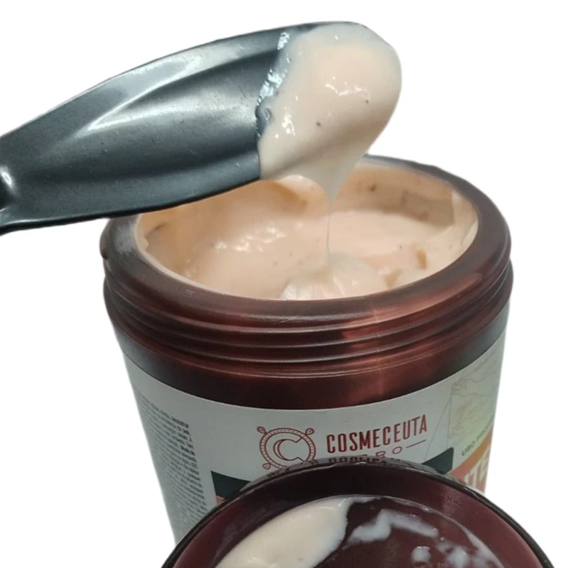 Textura do Creme Esfoliante Apricot COSMECEUTA - item do Kit Drenagem Linfática 3 Fases para preparação da pele