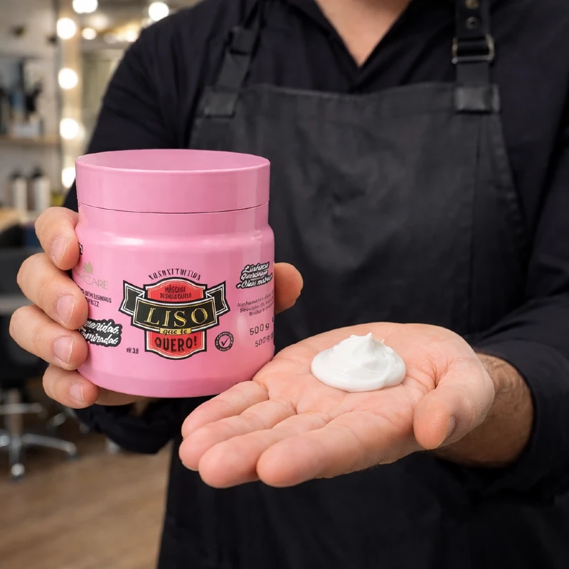 Textura cremosa branca leitosa da Máscara BARROMINAS Liso Que Te Quero com Linhaça, Queratina, Óleo de Argan e Óleo de Monoi