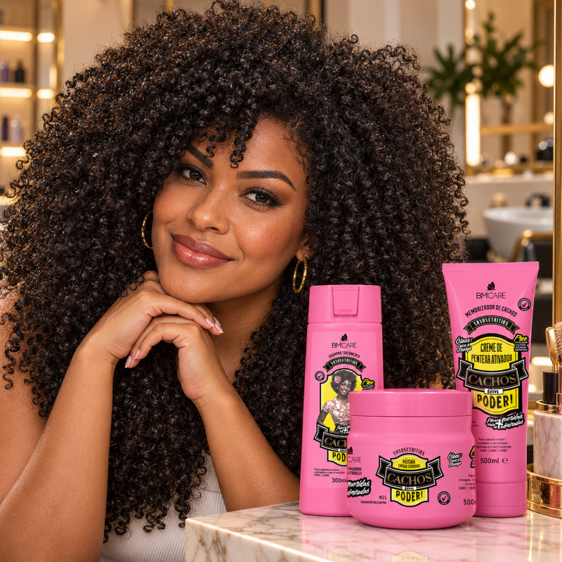 Kit Restauração e Definição Cachos têm Poder! BARROMINAS com cabelo crespo de aspecto nutrido e macio
