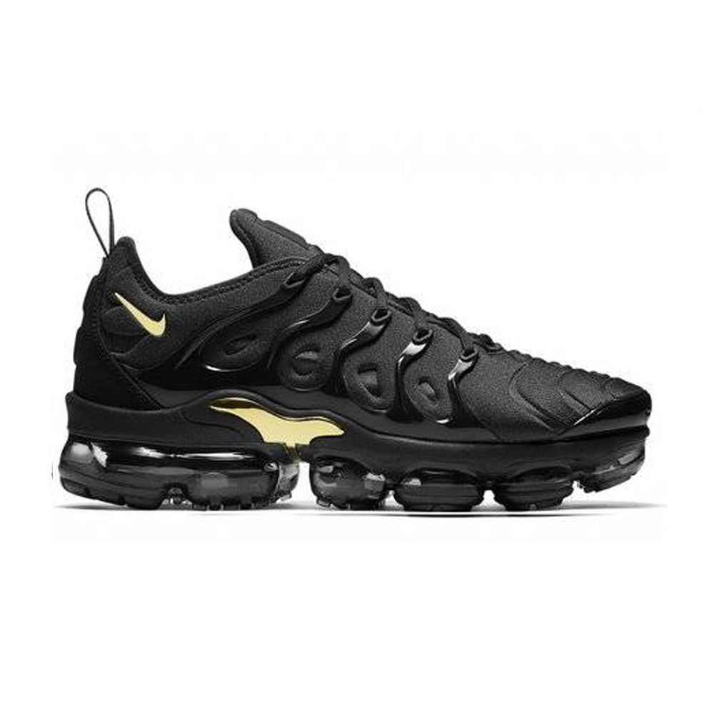 nike vapormax plus preto e dourado
