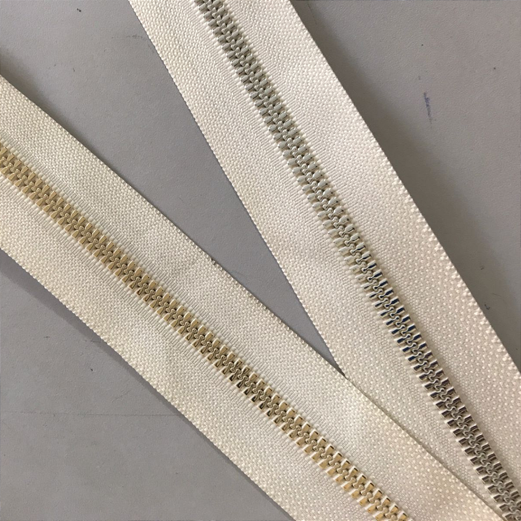 ZÍPER TRATORADO TWO WAY - OFF WHITE C/ DOURADO X PRATA - 2MT