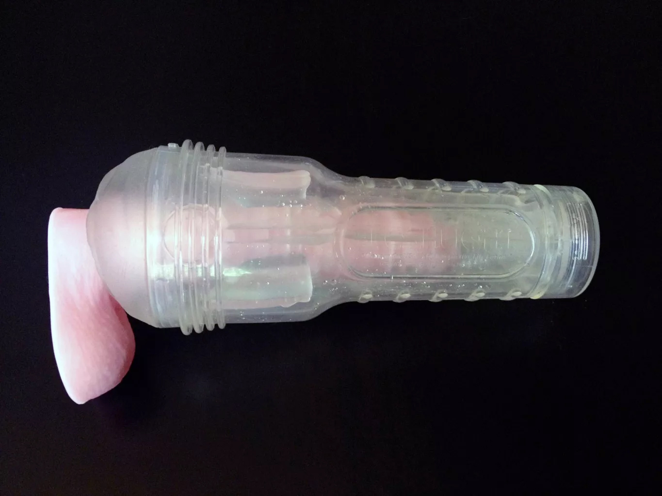 masturbador masculino em formato de lanterna transparente em um pênis de borracha