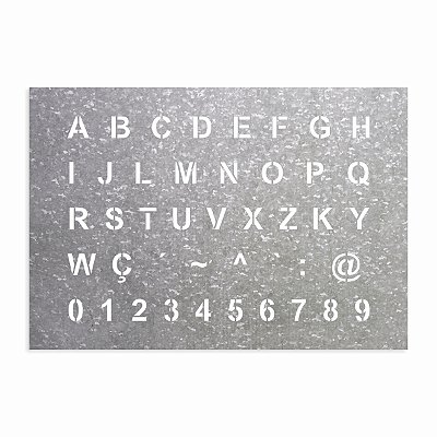 Molde Vazado Stencil Alfabeto e Números Em Chapa Folha Com 18x26cm