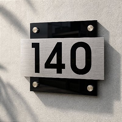 Placa Com Número Residencial em Acrílico e Aço Inox Escovado 35x30cm