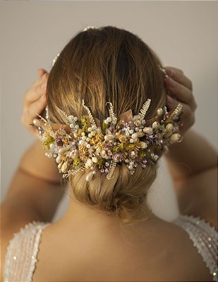 Jardim Secreto Grinalda Ikebana - Tiara, Flores Desidratadas, Folhas Desidratadas, Pérolas e Cristais Swarovski.