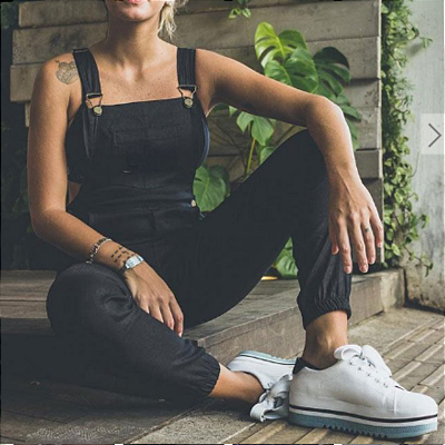 MACACÃO SKKINY FEMININO JARDINEIRA EM SARJA PRETO TAMANHO 36