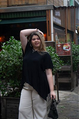 BLUSA PLUS SIZE ALONGADA COM PONTAS ASSIMÉTRICAS E MANGA SINO EM MALHA DECOTE REDONDO TAMANHO GRANDE CASUAL 48/50