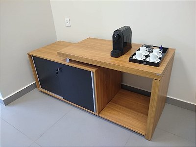 ARMARIO BAIXO BOSS SIMPLES COM 2X PORTAS DE CORRER E NICHO COM PÉ PAINEL PARA FRIGOBAR