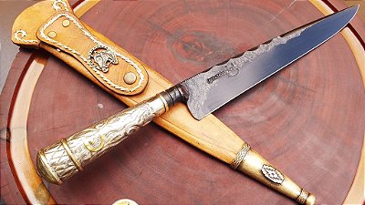 Faca integral 10” Forjada, cabo prateado em alpaca.
