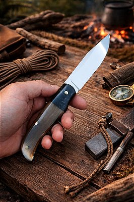 CANIVETE FORJADO , CABO EM MADEIRA ESTABILIZADA E CHIFRE