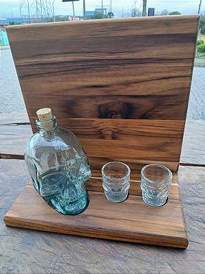 Porta Cachaça Pingometro Com Base Madeira e Vidro caveira
