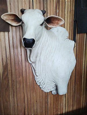 Escultura Realista de Cabeça de Boi