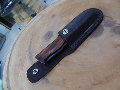 Canivete 3,5” Forjado em aço carbono 5160, cabo em madeira de jacarandá, fosfatizado.