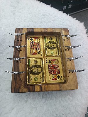 PETISQUEIRA MADEIRA RESINADA COM CARTAS ''VALETE DE PAUS E VALETE DE ESPADAS''