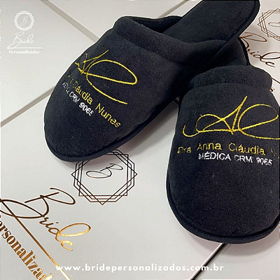 Pantufa aveludada Preta Personalizada com Logomarca bordada