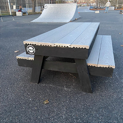 PICNIC TABLE - (Madeira plástica, resistente ao tempo)
