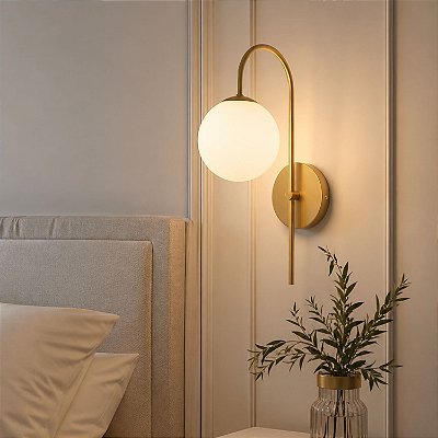 Arandela de Parede Curva G Jabuticaba Globo de Vidro Bivolt
