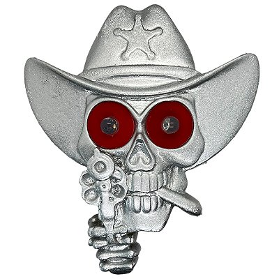 Caveira Prata Olhos Vermelhos LED com Arma Pendente