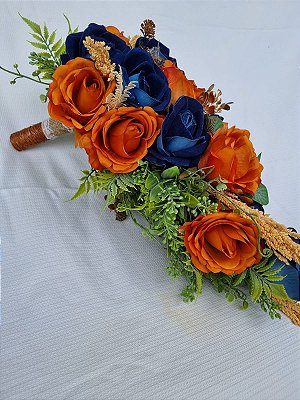 Buquê em Cascata em Rosas Azul Petróleo e Terracota