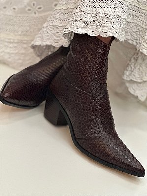 Bota Anzetutto Stela