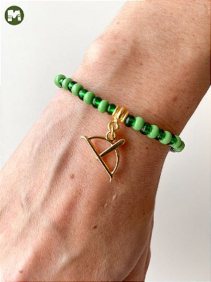 Pulseira de Oxóssi – Miçangas Jablonex Verde com Pingente Ofá | Umbanda e Candomblé