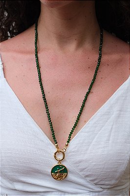 Colar Orí de Oxóssi com Cristais de Vidro 4mm e Pingente Resinado em Zamac – 30cm