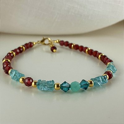 Pulseira apatita, amazonita, granada e cristais austríacos. Peça única.