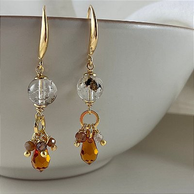 Brincos “Âmbar de Tebas” ( quartzo rutilo e cristal austríaco )