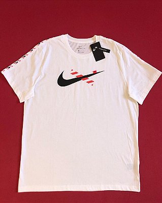 Camiseta Nike Swoosh Branca Masculina