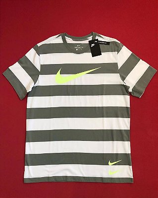 Camiseta Nike Swoosh Listrada Cinza Masculina