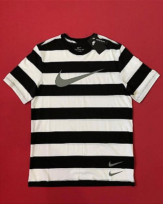 Camiseta Nike Swoosh Listrada Masculina