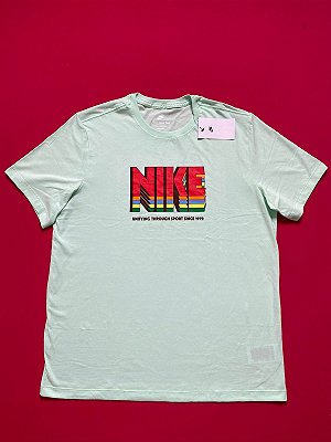 Camiseta Nike Sportswear Verde Masculina