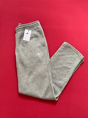 Calça Nike Swoosh Moletom Cinza Masculina (CORTE LARGO)