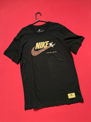 Camiseta Nike Sportswear Coffe Masculina