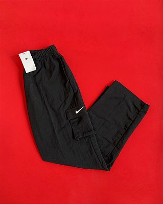 Calça Cargo Nike Sportswear Swoosh (CORTE GRANDE VESTE G)