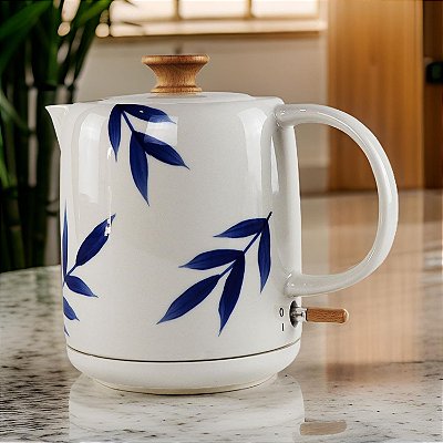 Chaleira Elétrica De Porcelana 220v 1L Elegance Branca Folhas de Bambu Azul