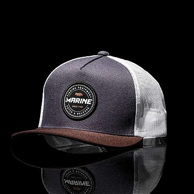 Boné Marine Fishing Equipment Catch & Release cinza tela branca aba marrom