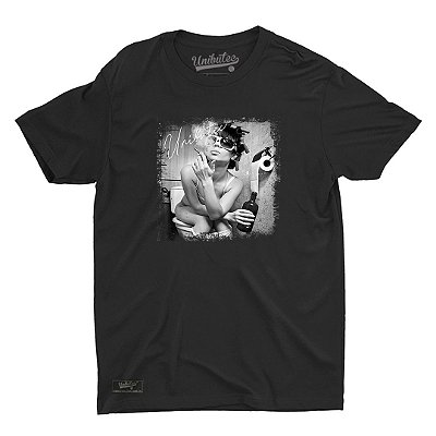 Camiseta Cerveja Unibutec Woman Smoking