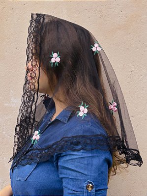 Véu Rosas do Céu Preto Oval