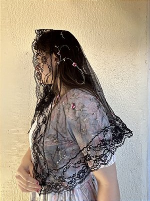 Véu Rosa de Lima Preto Triangular