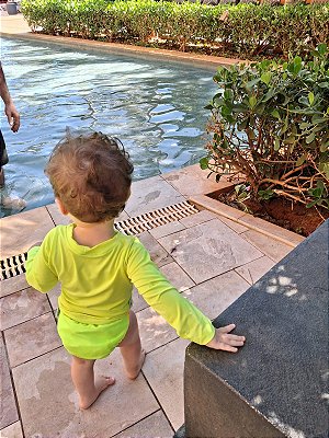 Camiseta Amarelo Neon com proteção solar UVC 50+