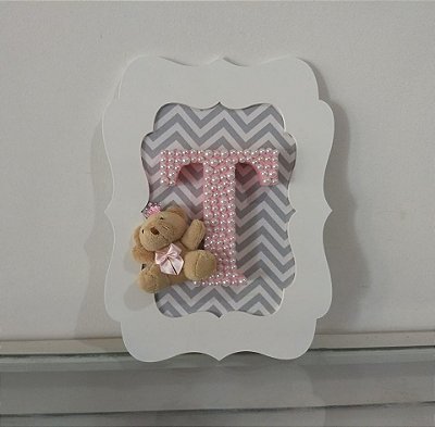 Quadro Porta Maternidade Personalizado - Letra  T com Pérolas Chevron Cinza e Rosa